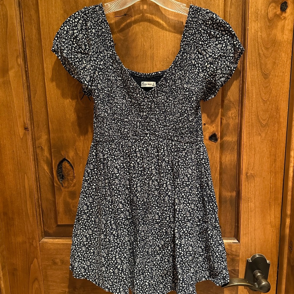 Hollister Navy and White Floral Dress Size Small